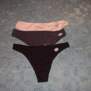3 pair gap thong size med.